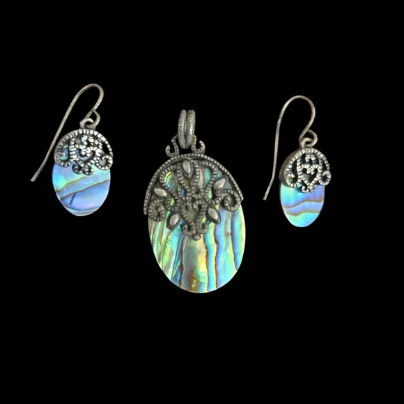 Elegant Silver and Blue Abalone Jewelry Set - Picture 4 of 5